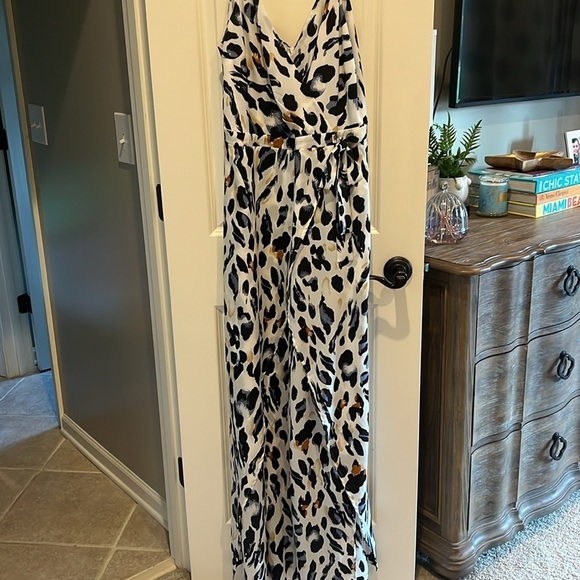 COPY - TCEC Maxi Dress - Picture 2 of 7